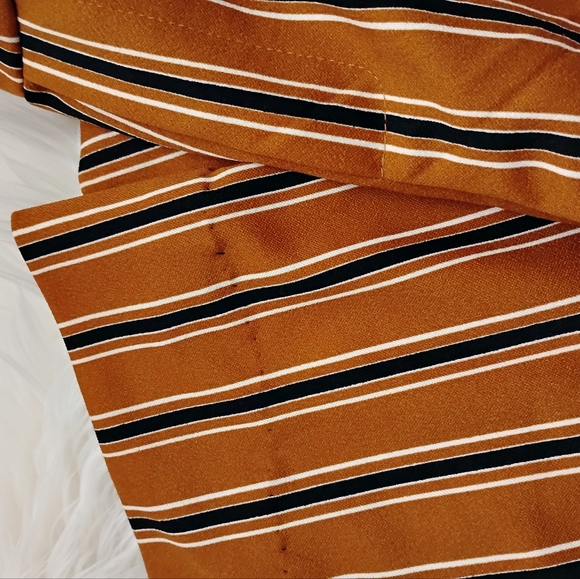 ❄️Altar'd State Rust and White Striped Garment - Picture 3 of 5